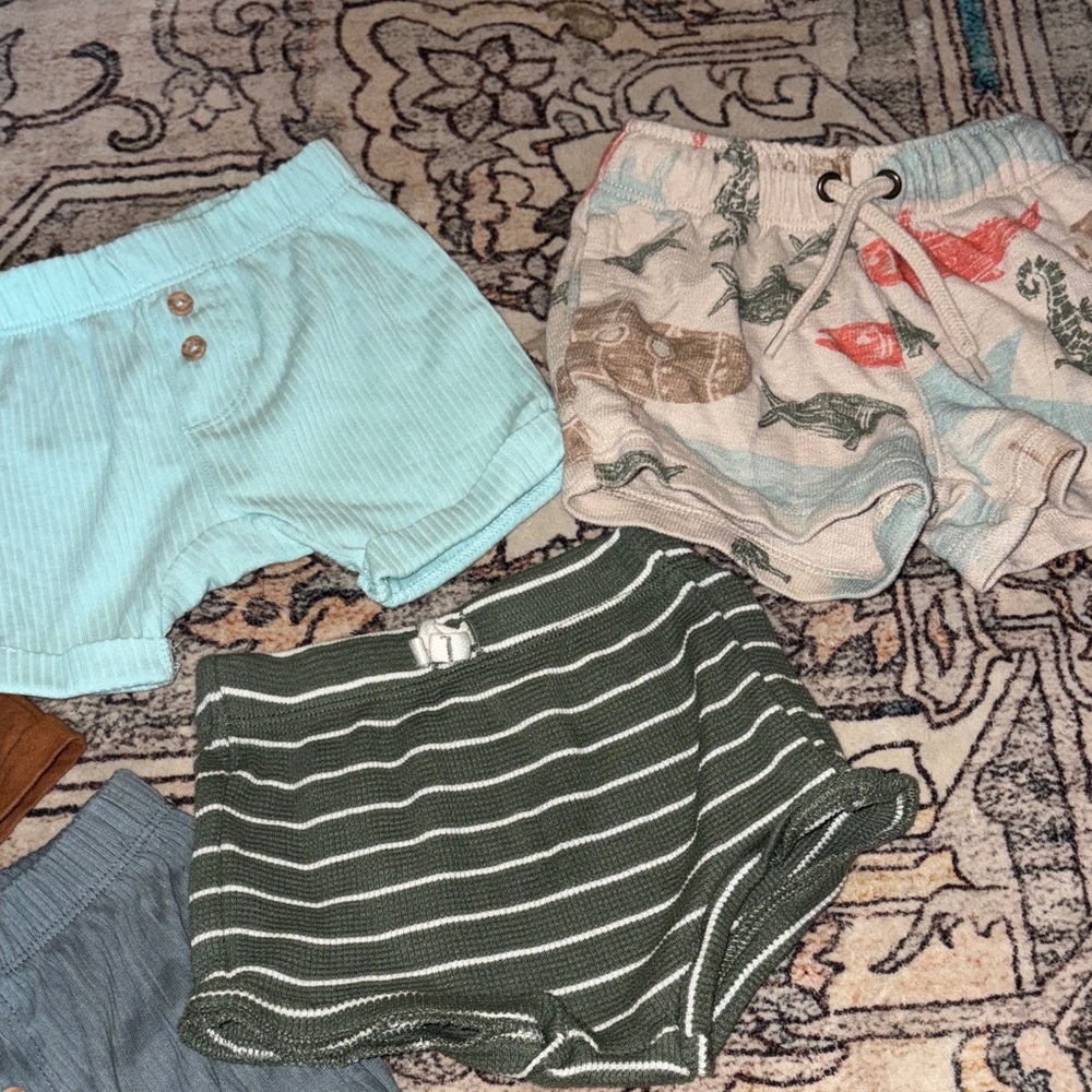 Assorted Kids' Shorts Collection - Picture 3 of 3